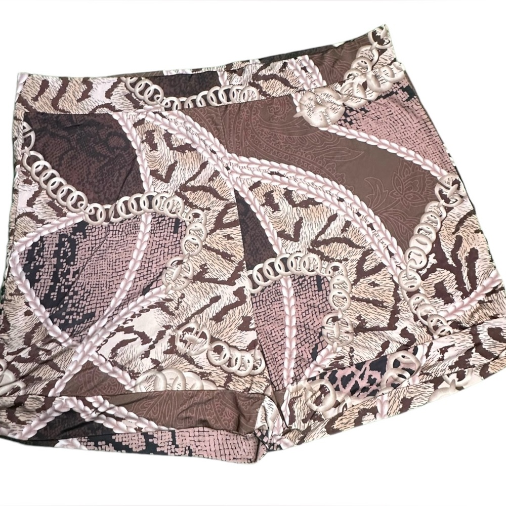 Super cute & Chic Printed Shorts!